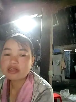 Snapshot of Noelle-e chatting on April 2, 2026, 5:27 am Noelle-e online show from April 2, 2026, 5:27 am