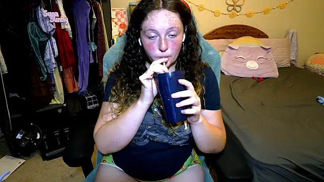 sugasunny04 online show from May 17, 2026, 4:43 am