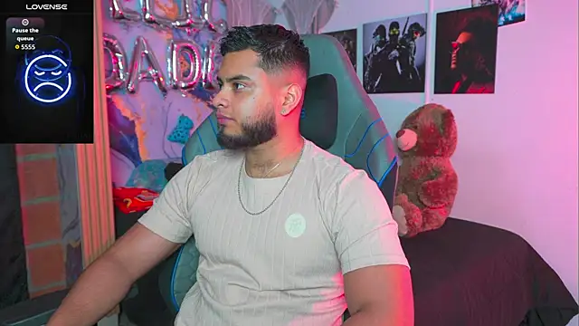 Tiler wolker online show from April 14, 2026, 12:05 am