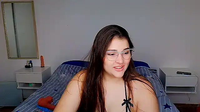 Snapshot of angietubebe chatting on July 9, 2026, 2:37 am angietubebe online show from July 9, 2026, 2:37 am