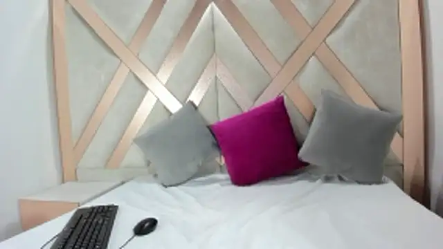 Cassandra Armani online show from January 15, 2026, 3:00 am