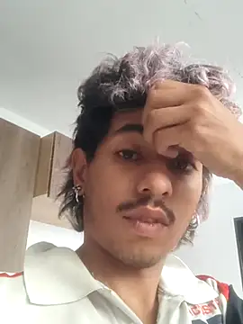 SkinniYamo online show from October 26, 2025, 1:39 pm