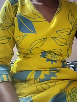Hot-Rubyy online show from June 18, 2026, 1:37 pm
