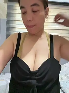 sweetyjhones online show from April 10, 2026, 4:28 am