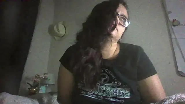 Snapshot of lilMissMarli chatting on April 14, 2026, 12:27 am lilMissMarli online show from April 14, 2026, 12:27 am
