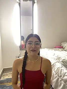 Snapshot of Aamelia chatting on November 2, 2025, 9:50 pm Aamelia online show from November 2, 2025, 9:50 pm