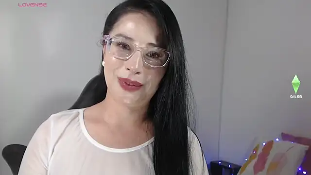 Emma Hotkiss online show from May 19, 2026, 3:13 am