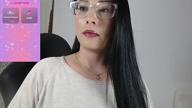 Emma Hotkiss online show from July 16, 2026, 1:33 am