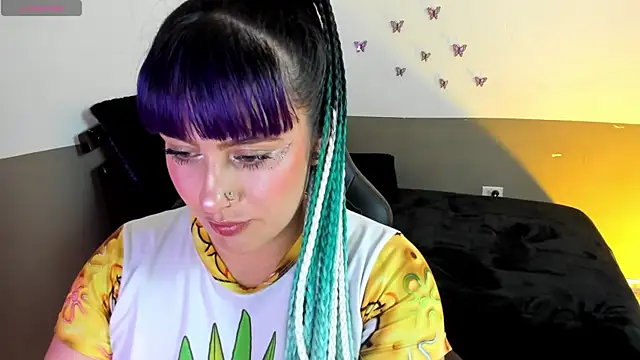 Monserrat Cute  online show from January 17, 2026, 11:30 pm