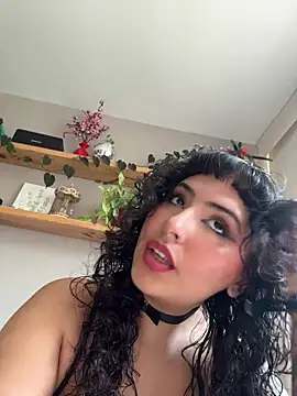 SugarTroubl33 online show from June 26, 2026, 2:21 pm