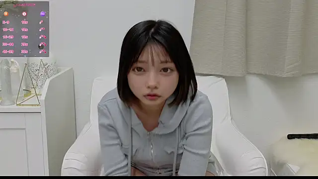 Snapshot of -Yoru- chatting on February 12, 2026, 6:30 am -Yoru- online show from February 12, 2026, 6:30 am