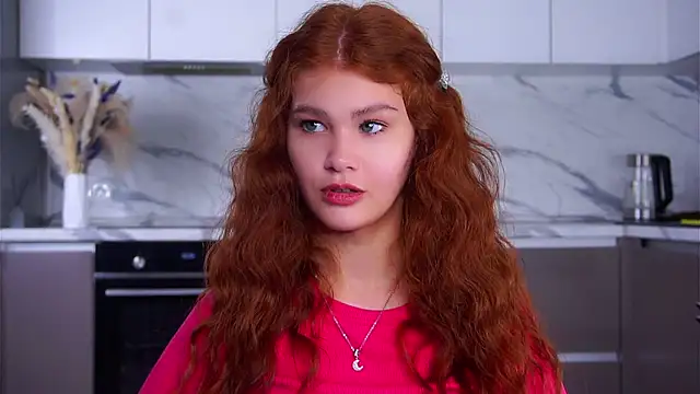 YettaCalabria online show from December 15, 2025, 11:36 am