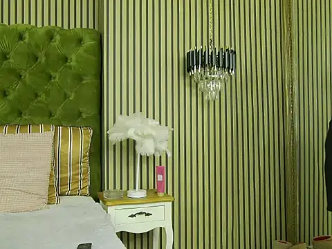 MiaJenner online show from November 12, 2025, 6:03 am