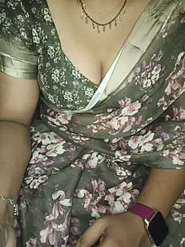 shreyareddy99 online show from November 3, 2025, 5:03 pm