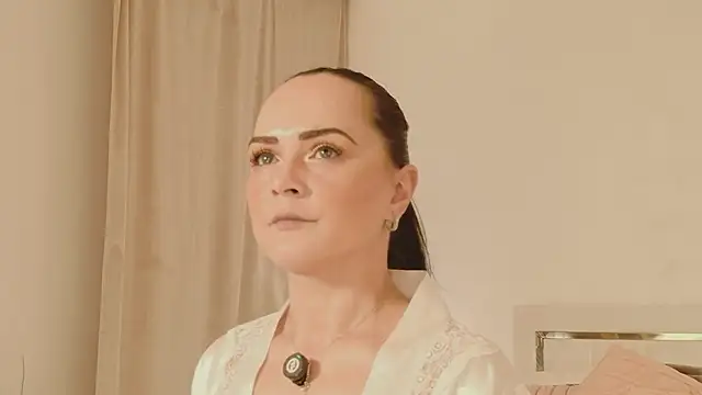 SiennaRosse online show from April 4, 2026, 8:39 pm