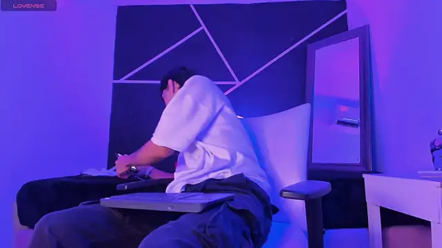 Snapshot of LIAM_STONNE_ chatting on October 31, 2025, 8:21 pm LIAM STONNE  online show from October 31, 2025, 8:21 pm