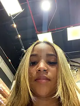 Snapshot of AriVelvet chatting on January 12, 2026, 8:25 pm AriVelvet online show from January 12, 2026, 8:25 pm