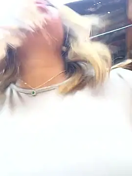 Snapshot of AriVelvet chatting on January 14, 2026, 8:03 pm AriVelvet online show from January 14, 2026, 8:03 pm