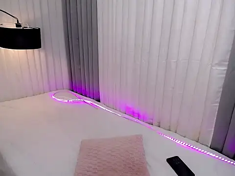 Xhugejerkingtrans online show from December 4, 2025, 4:38 pm