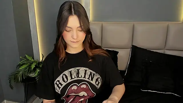 DakotaRussell  online show from December 14, 2025, 12:32 pm