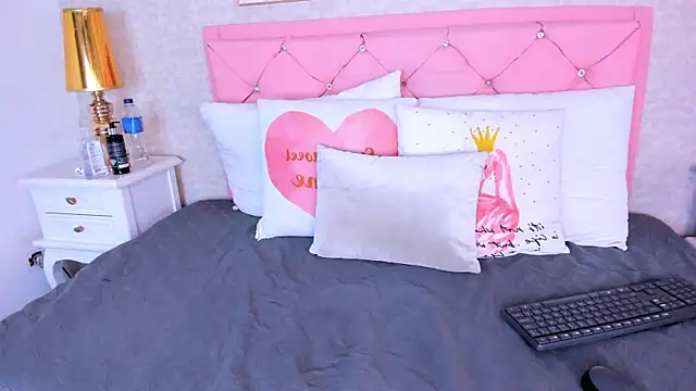 scarlett thompson 7 online show from February 9, 2026, 2:59 am