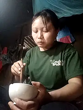 yoyo-mi online show from November 9, 2025, 2:21 am