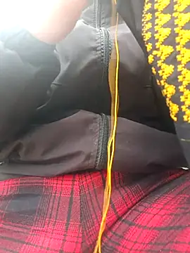 yoyo-mi online show from December 21, 2025, 3:24 am