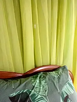 Snapshot of Esenia505 chatting on March 2, 2026, 7:43 pm Esenia505 online show from March 2, 2026, 7:43 pm