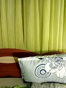 Snapshot of Esenia505 chatting on April 9, 2026, 10:48 pm Esenia505 online show from April 9, 2026, 10:48 pm