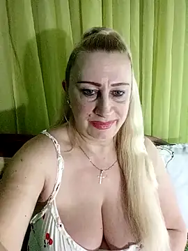 Snapshot of Esenia505 chatting on April 11, 2026, 7:45 am Esenia505 online show from April 11, 2026, 7:45 am