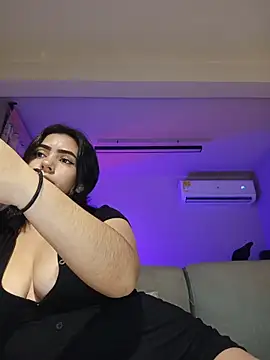 Sara-215 online show from April 8, 2026, 4:23 am