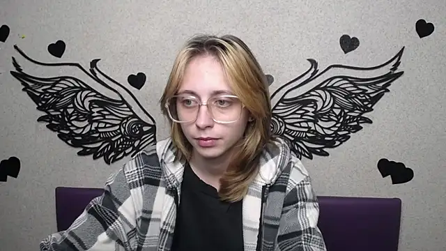 TracyLll online show from November 20, 2025, 1:11 pm