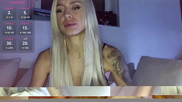 Snapshot of Lillaluvv9 chatting on October 30, 2025, 12:01 am Lillaluvv9 online show from October 30, 2025, 12:01 am