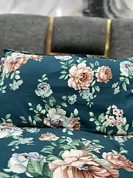 Heena Sharma982 online show from April 5, 2026, 6:05 pm