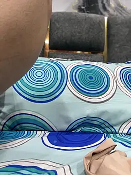 Heena Sharma982 online show from April 17, 2026, 7:06 pm