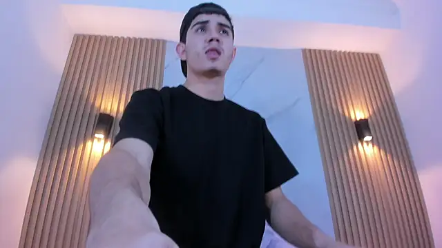 Snapshot of alejo_gray chatting on October 29, 2025, 3:53 am alejo gray online show from October 29, 2025, 3:53 am