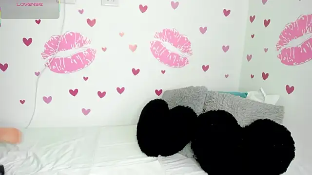 MiaAylen  online show from November 11, 2025, 8:09 pm