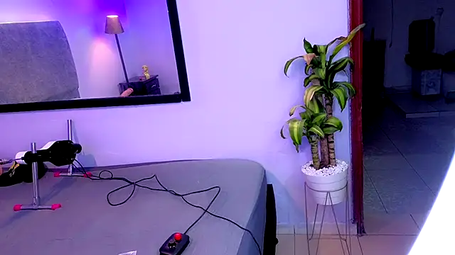 Flor Gil online show from November 12, 2025, 3:18 am