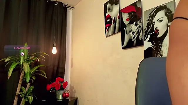 Flor Gil online show from November 23, 2025, 3:28 am