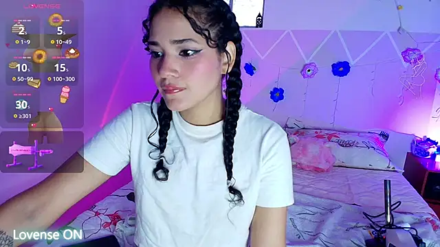 Aprilsweet2005 online show from April 6, 2026, 1:45 pm