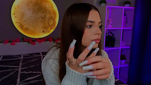 LauraHansil online show from April 13, 2026, 7:08 pm