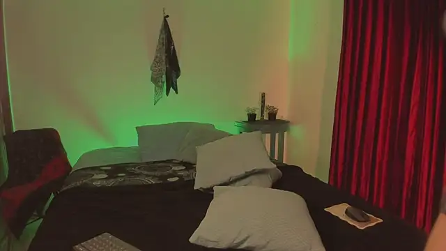 estmonnn online show from December 17, 2025, 12:05 am