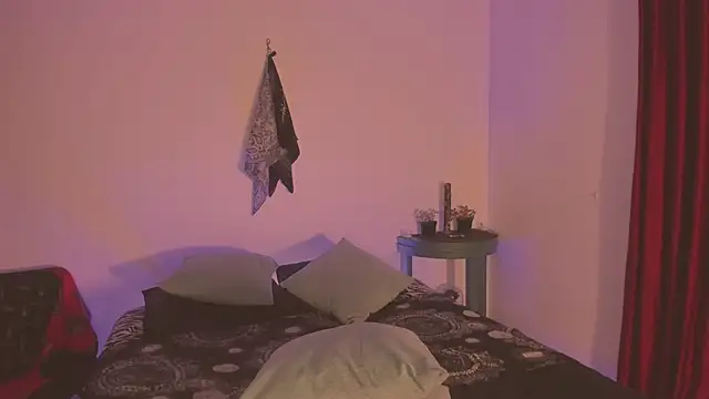 estmonnn online show from December 18, 2025, 1:55 am