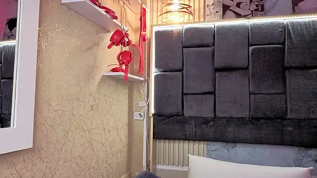 Im-Lola online show from February 11, 2026, 12:15 am