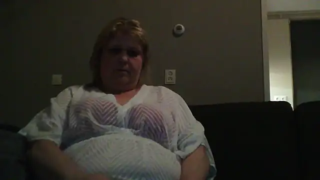 Sylviastar46 online show from February 4, 2026, 9:09 pm