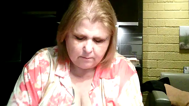 Sylviastar46 online show from March 7, 2026, 9:01 pm