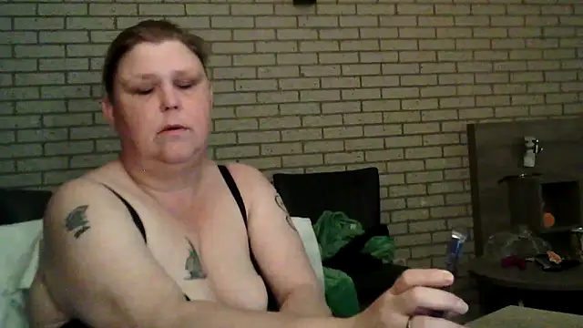 Sylviastar46 online show from April 10, 2026, 8:13 pm