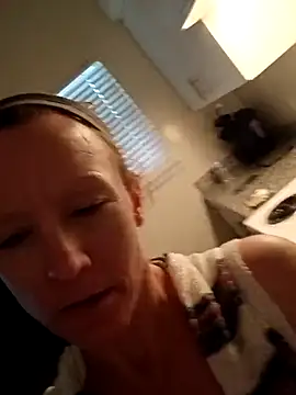 Karebearz1 online show from March 18, 2026, 3:37 pm