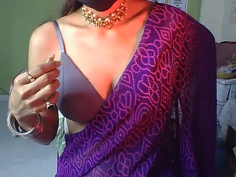 Snapshot of Saloni9 chatting on November 2, 2025, 5:04 pm Saloni9 online show from November 2, 2025, 5:04 pm