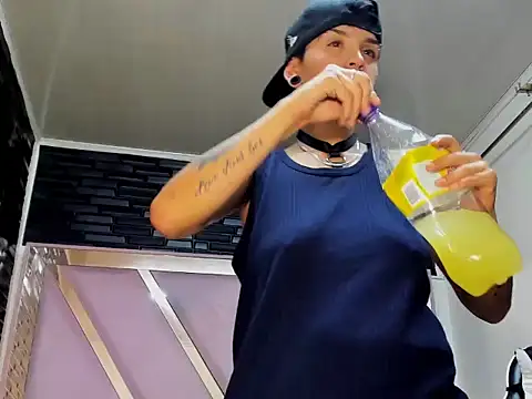 Snapshot of SubGirlRs chatting on October 30, 2025, 5:20 am SubGirlRs online show from October 30, 2025, 5:20 am